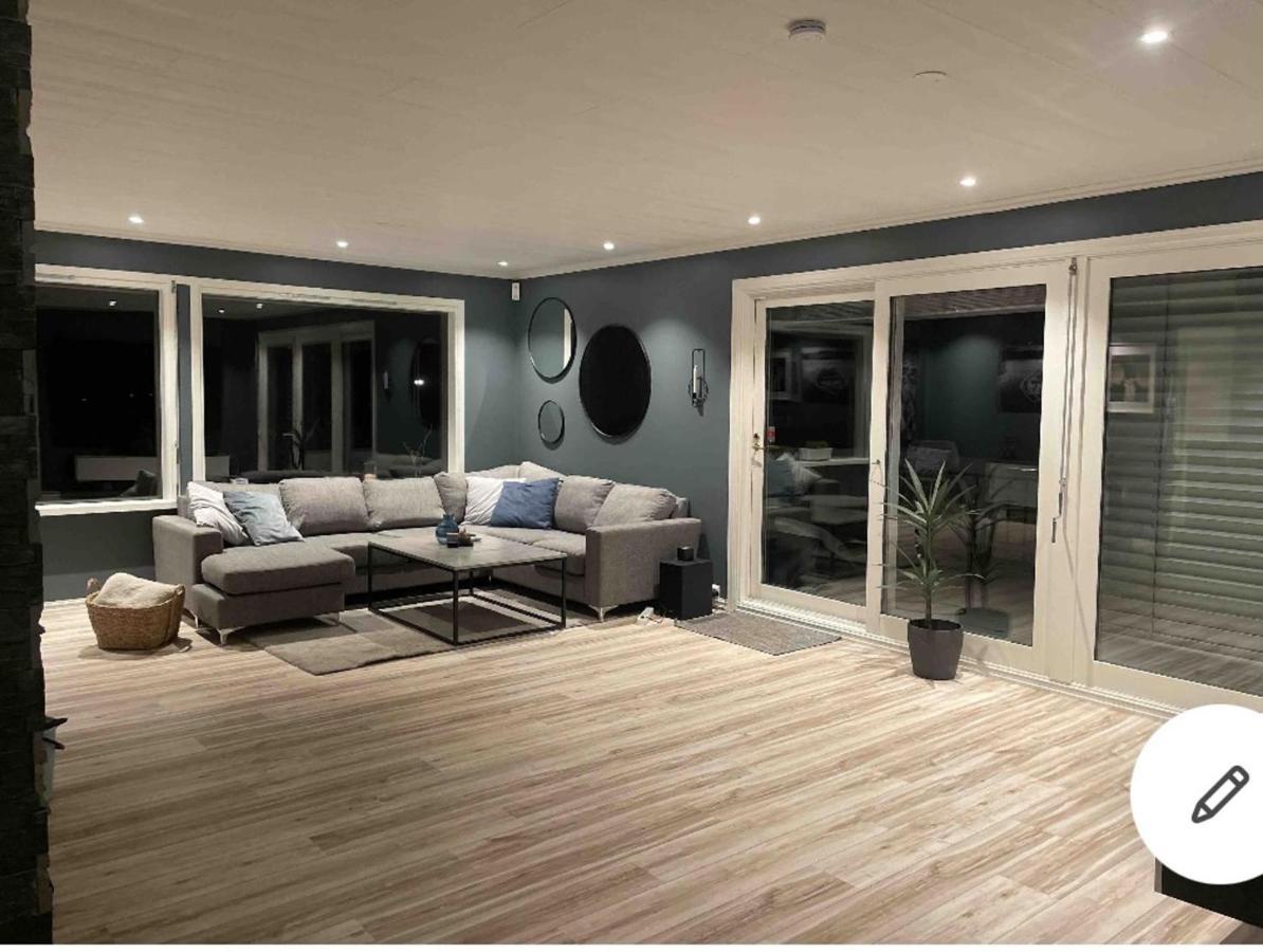 Beautiful 5-Bed Villa in Mandal Esterno foto